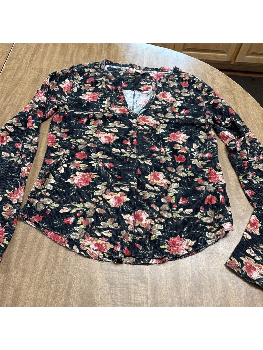 Anthropologie Pilcro Shirt Women's Medium Black Floral Rose Thermal V-Neck Boho